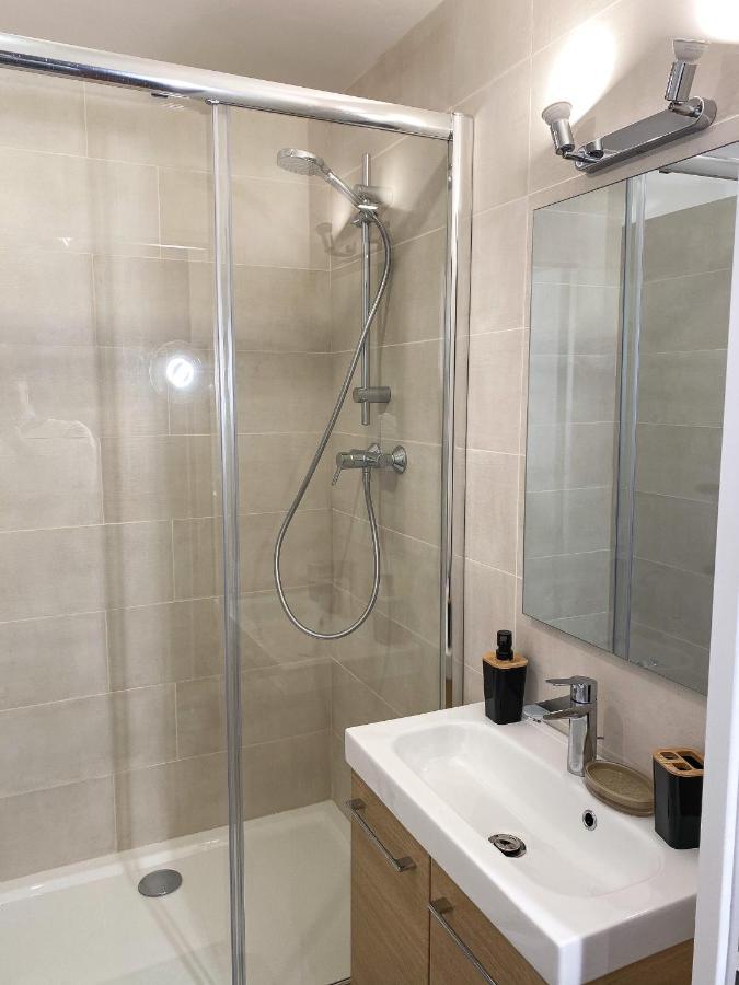Luxueux Appartement Evry Centre - Parking - Rer A 10 Min Courcouronnes Exteriör bild